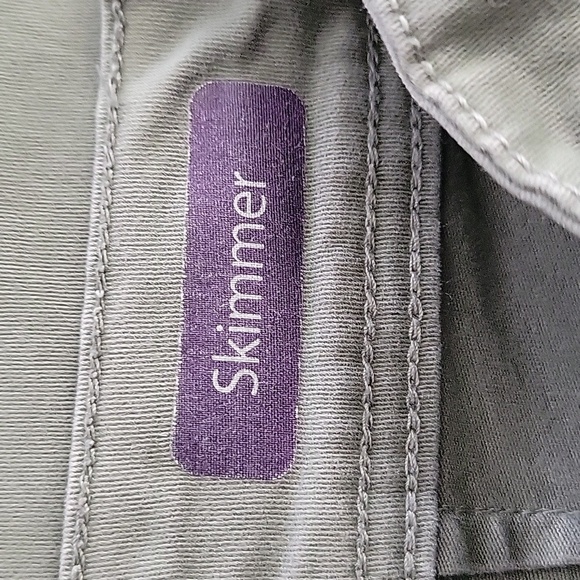 Gloria Vanderbilt All Around Slimmering Effect Skimmer Shorts - Picture 8 of 12